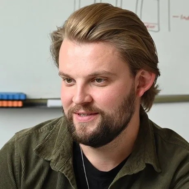 Luke Thomas, founder of elartee